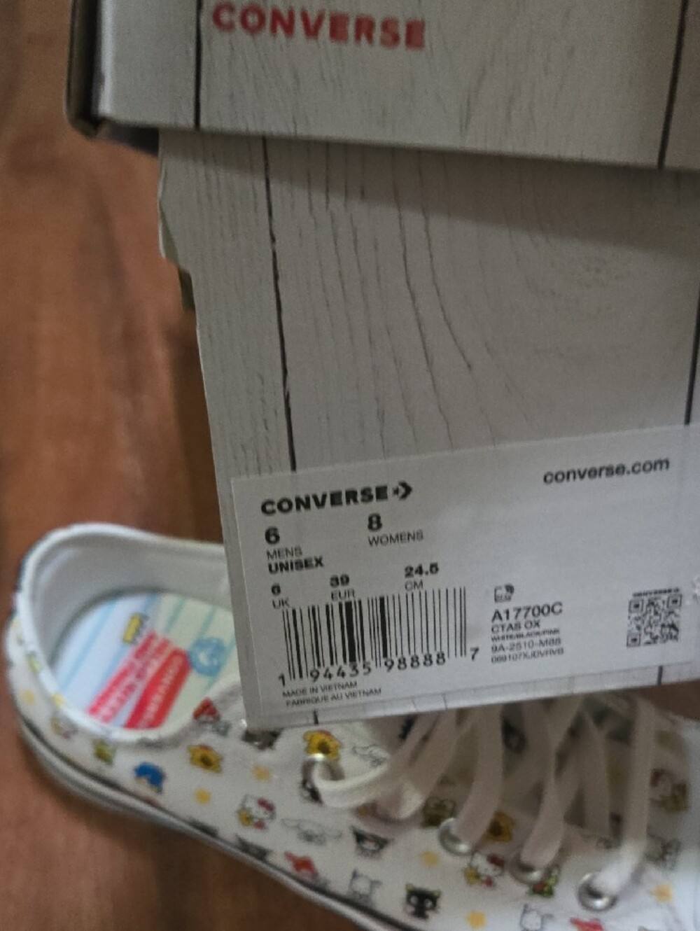 Converse  Low-Top Sneakers with Multicolor Cartoon Print Hello Kitty Sanrio Sz 8 - Picture 11 of 12